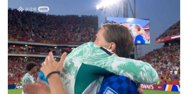 Un último abrazo, Modric culmina su rapsodia, Ronaldo continúa hacia adelante. Un último abrazo, Modric culmina su rapsodia, Ronaldo continúa hacia adelante.